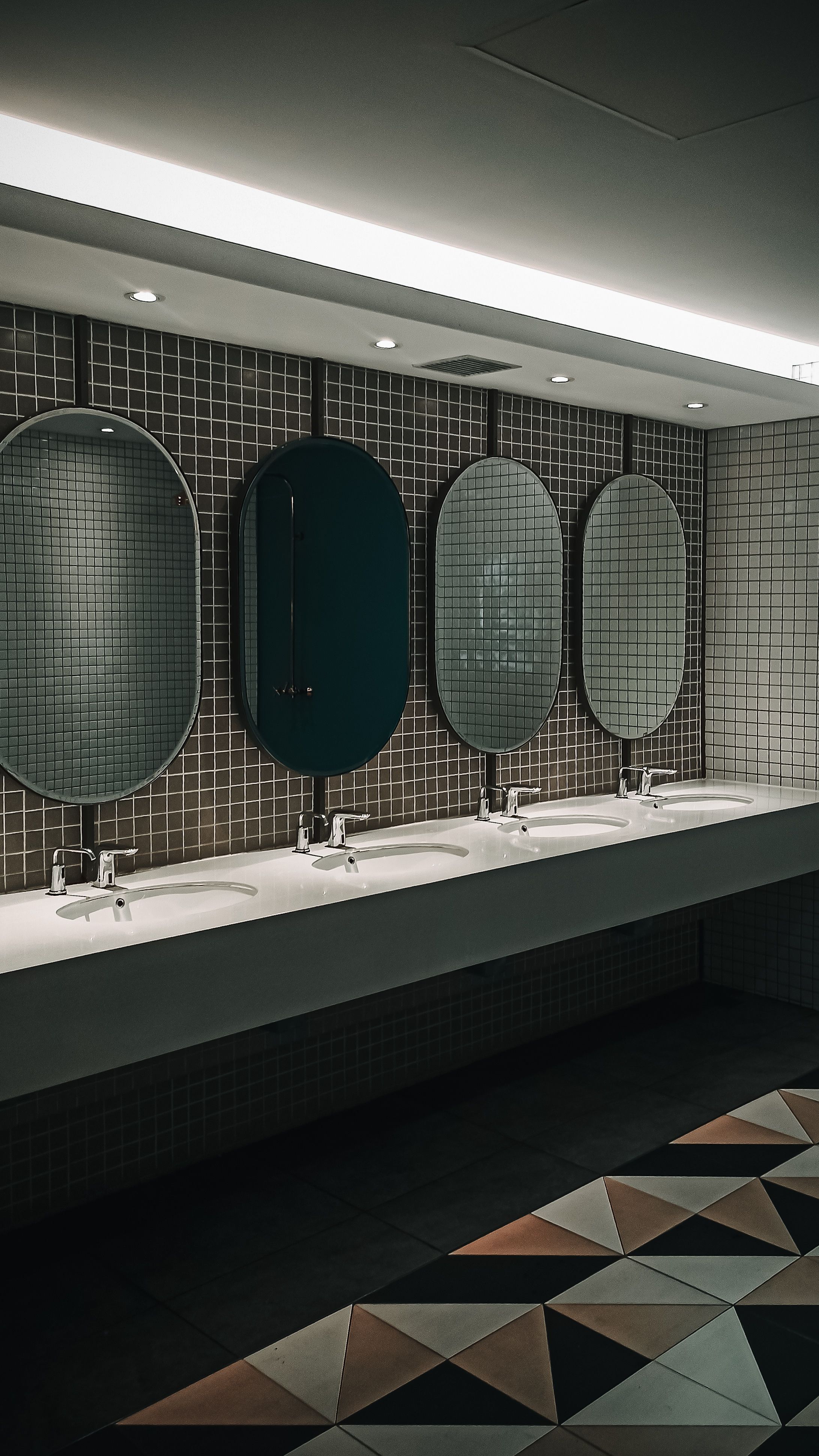 Mirrors and Decorative Glass Solutions
